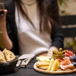 Hotel Este فندق 4*