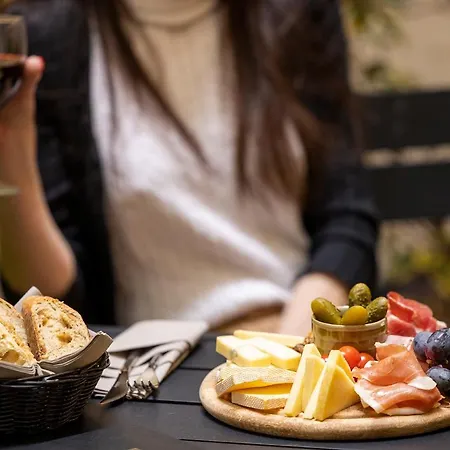 Hotel Este מלון 4*