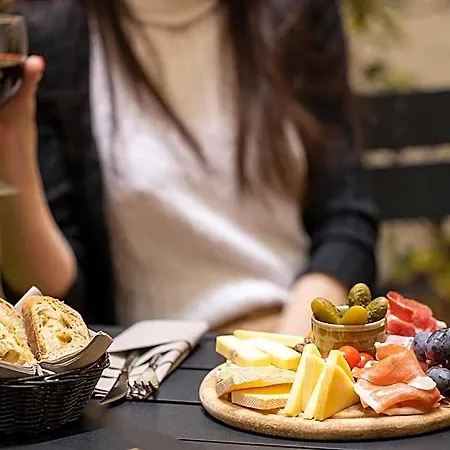 Hotel Este מלון פריז